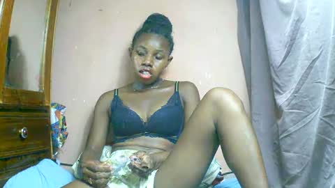 Snapshot of franciefrancie chatting on March 3, 9:15 pm francilla online show from March 3, 9:15 pm