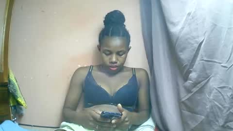 Snapshot of franciefrancie chatting on March 4, 6:37 am francilla online show from March 4, 6:37 am