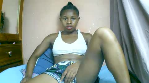 Snapshot of franciefrancie chatting on March 5, 10:22 am francilla online show from March 5, 10:22 am