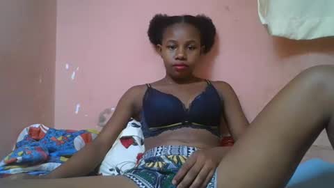 Snapshot of franciefrancie chatting on March 12, 10:37 am francilla online show from March 12, 10:37 am