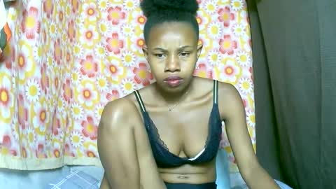 Snapshot of franciefrancie chatting on September 28, 2:22 pm francilla online show from September 28, 2:22 pm