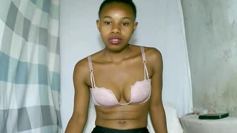 Snapshot of franciefrancie chatting on October 8, 7:06 am francilla online show from October 8, 7:06 am