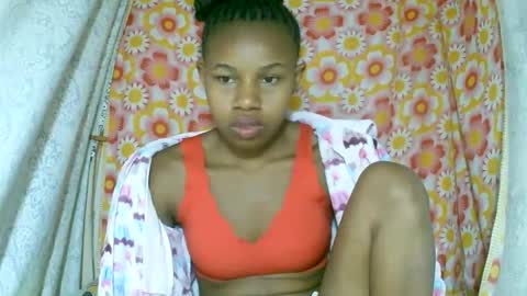 Snapshot of franciefrancie chatting on October 26, 2:01 pm francilla online show from October 26, 2:01 pm