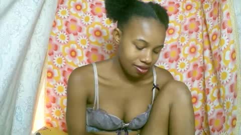 Snapshot of franciefrancie chatting on October 29, 6:15 am francilla online show from October 29, 6:15 am