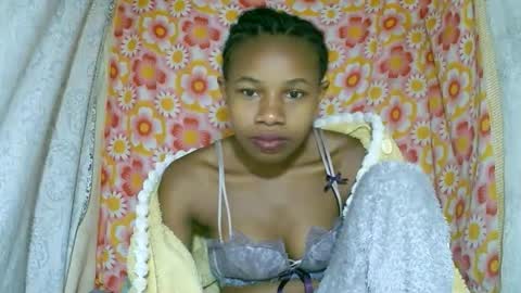 Snapshot of franciefrancie chatting on November 9, 5:06 am francilla online show from November 9, 5:06 am