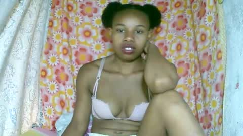 Snapshot of franciefrancie chatting on November 18, 6:18 am francilla online show from November 18, 6:18 am