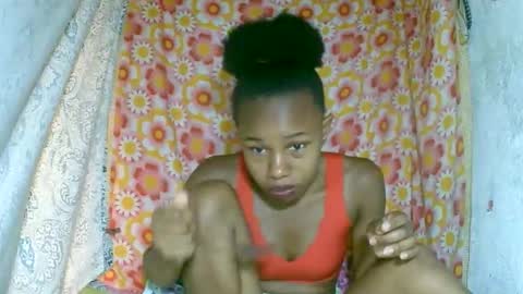 Snapshot of franciefrancie chatting on November 19, 6:13 am francilla online show from November 19, 6:13 am