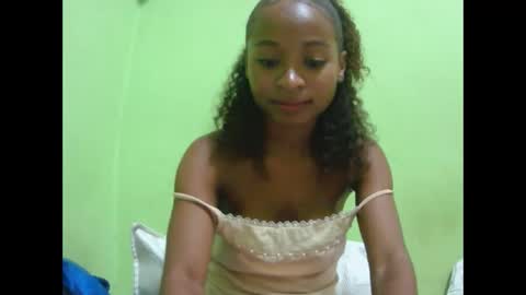 Snapshot of francine925426 chatting on April 30, 10:03 pm francine925426 online show from April 30, 10:03 pm