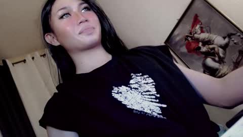 Snapshot of francine_moore chatting on December 6, 9:54 am Francine online show from December 6, 9:54 am