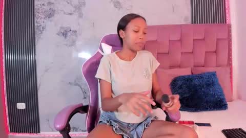 Snapshot of francis_leams chatting on November 20, 7:24 pm Laura online show from November 20, 7:24 pm