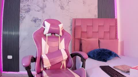 Snapshot of francis_leams chatting on November 21, 7:45 pm Laura online show from November 21, 7:45 pm