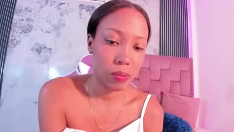 Snapshot of francis_leams chatting on November 22, 7:24 pm Laura online show from November 22, 7:24 pm