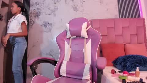 Snapshot of francis_leams chatting on November 28, 7:38 pm Laura online show from November 28, 7:38 pm