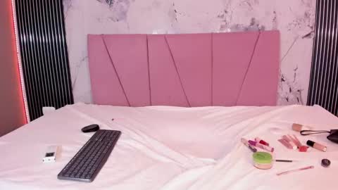 Laura online show from March 20, 8:35 pm