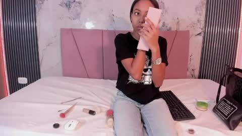 Laura online show from April 4, 12:24 pm