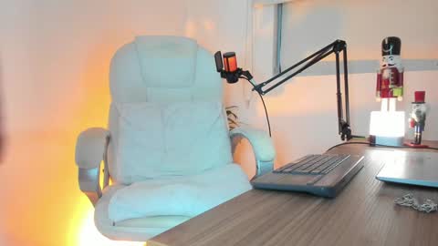 Snapshot of francodelacruz chatting on December 15, 9:13 am Francum online show from December 15, 9:13 am