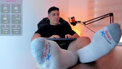 Snapshot of francodelacruz chatting on February 17, 8:36 pm Francum online show from February 17, 8:36 pm