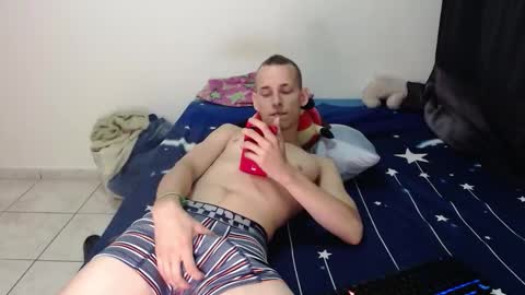 Snapshot of frankbroad68 chatting on October 27, 3:21 am Frank online show from October 27, 3:21 am