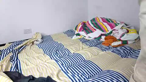 frankdanielsmolano online show from May 9, 4:28 am