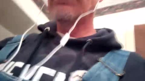 Famous Blue Eyes online show from April 7, 2:34 am