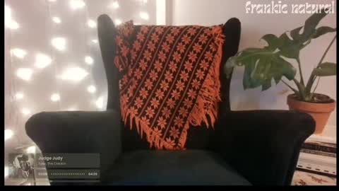 Snapshot of frankienatural chatting on September 13, 11:15 pm Frankie Natural online show from September 13, 11:15 pm