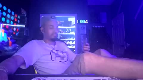 frankievw9 online show from October 16, 12:33 am
