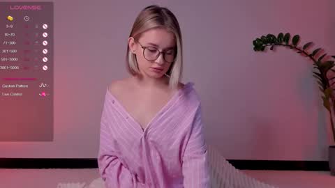 Snapshot of frannpalmer chatting on December 22, 5:21 pm Frann online show from December 22, 5:21 pm