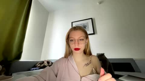 Snapshot of franny_fresh chatting on March 1, 7:32 am franny_fresh online show from March 1, 7:32 am