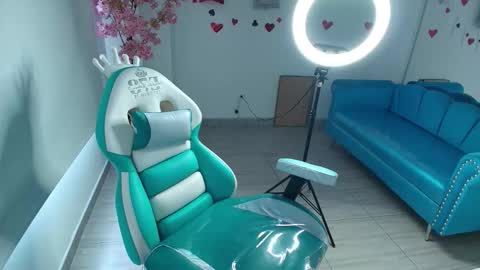 Snapshot of franshesca_buller chatting on February 23, 7:33 pm Franshesca online show from February 23, 7:33 pm