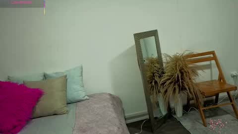 Fransheska online show from March 12, 12:00 pm