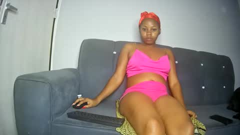 freakyLucy online show from December 15, 4:51 am