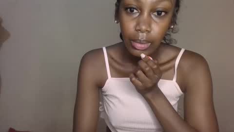 freaky_beauty online show from April 1, 8:04 am