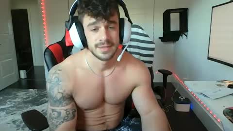 Snapshot of freakyfitking chatting on December 21, 5:07 pm freakyfitking online show from December 21, 5:07 pm