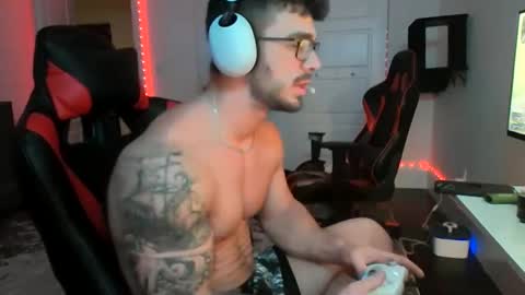 Snapshot of freakyfitking chatting on December 22, 1:45 am freakyfitking online show from December 22, 1:45 am