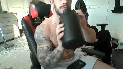 Snapshot of freakyfitking chatting on January 12, 9:08 pm freakyfitking online show from January 12, 9:08 pm