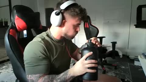 Snapshot of freakyfitking chatting on January 19, 8:51 pm freakyfitking online show from January 19, 8:51 pm