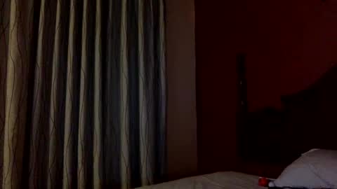 Snapshot of freckledfreaks chatting on February 9, 5:19 am Me Myself Irene online show from February 9, 5:19 am