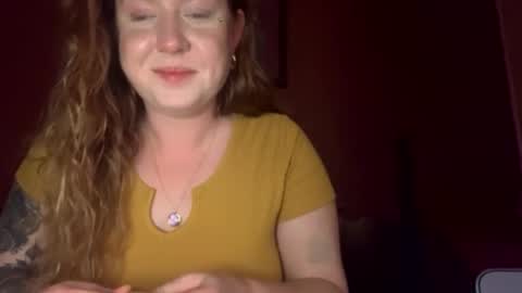 Snapshot of freckledfreaks chatting on February 11, 4:01 am Me Myself Irene online show from February 11, 4:01 am