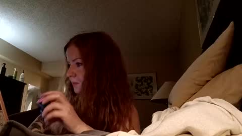 Snapshot of freckledfreaks chatting on February 21, 7:45 am Me Myself Irene online show from February 21, 7:45 am