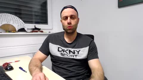 Snapshot of freddow chatting on November 27, 3:36 pm freddow online show from November 27, 3:36 pm