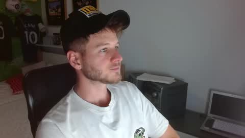 Snapshot of freddy_star chatting on May 18, 1:39 pm Frederick Perin online show from May 18, 1:39 pm