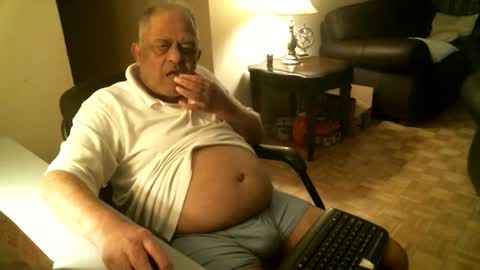 Snapshot of fredthetiger chatting on July 23, 2:09 am fredthetiger online show from July 23, 2:09 am