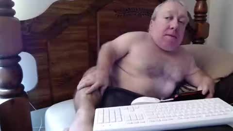 Snapshot of freemysoul4748 chatting on November 29, 8:50 am Cute Lil Man online show from November 29, 8:50 am