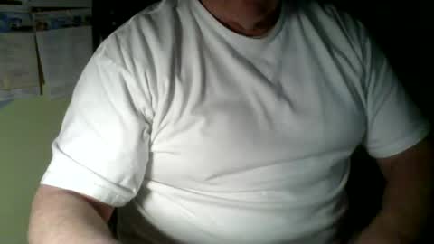 Snapshot of freerrange68 chatting on January 8, 1:00 am Single4Now online show from January 8, 1:00 am