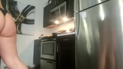 Snapshot of freesoulmovement chatting on January 29, 5:19 am jasmineandaladin69 online show from January 29, 5:19 am