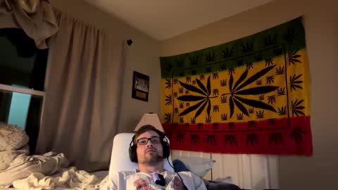 Snapshot of freezeskiii chatting on September 15, 12:54 am freezeskiii online show from September 15, 12:54 am