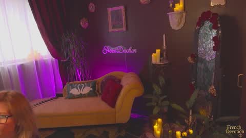 Louise or Lou 3 online show from January 11, 2:33 pm