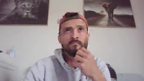 Snapshot of french_truck chatting on April 25, 2:58 pm french_truck online show from April 25, 2:58 pm