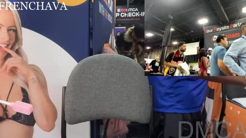 Snapshot of frenchava chatting on October 25, 6:35 pm Ava online show from October 25, 6:35 pm