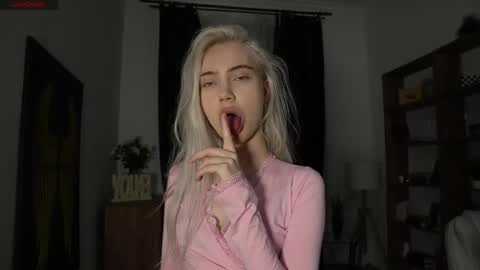 Freya online show from April 17, 7:39 pm